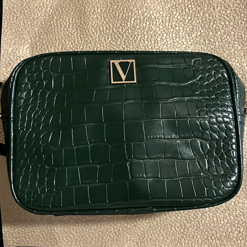 Victoria Secret handbag in emerald green. Faux crocodile skin.